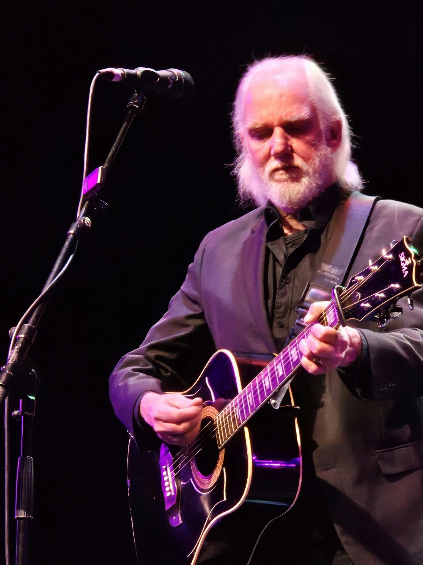 Dick van Altena treedt op in Onder de Toren vrijdag 12 dec.om 20.00 uur