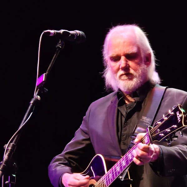 Dick van Altena treedt op in Onder de Toren vrijdag 12 dec.om 20.00 uur