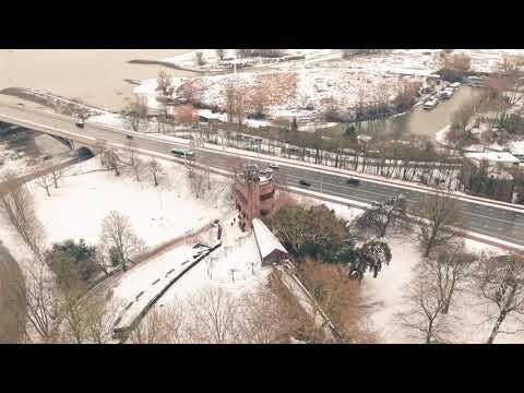 Prachtige dronebeelden van een besneeuwd Nijmegen