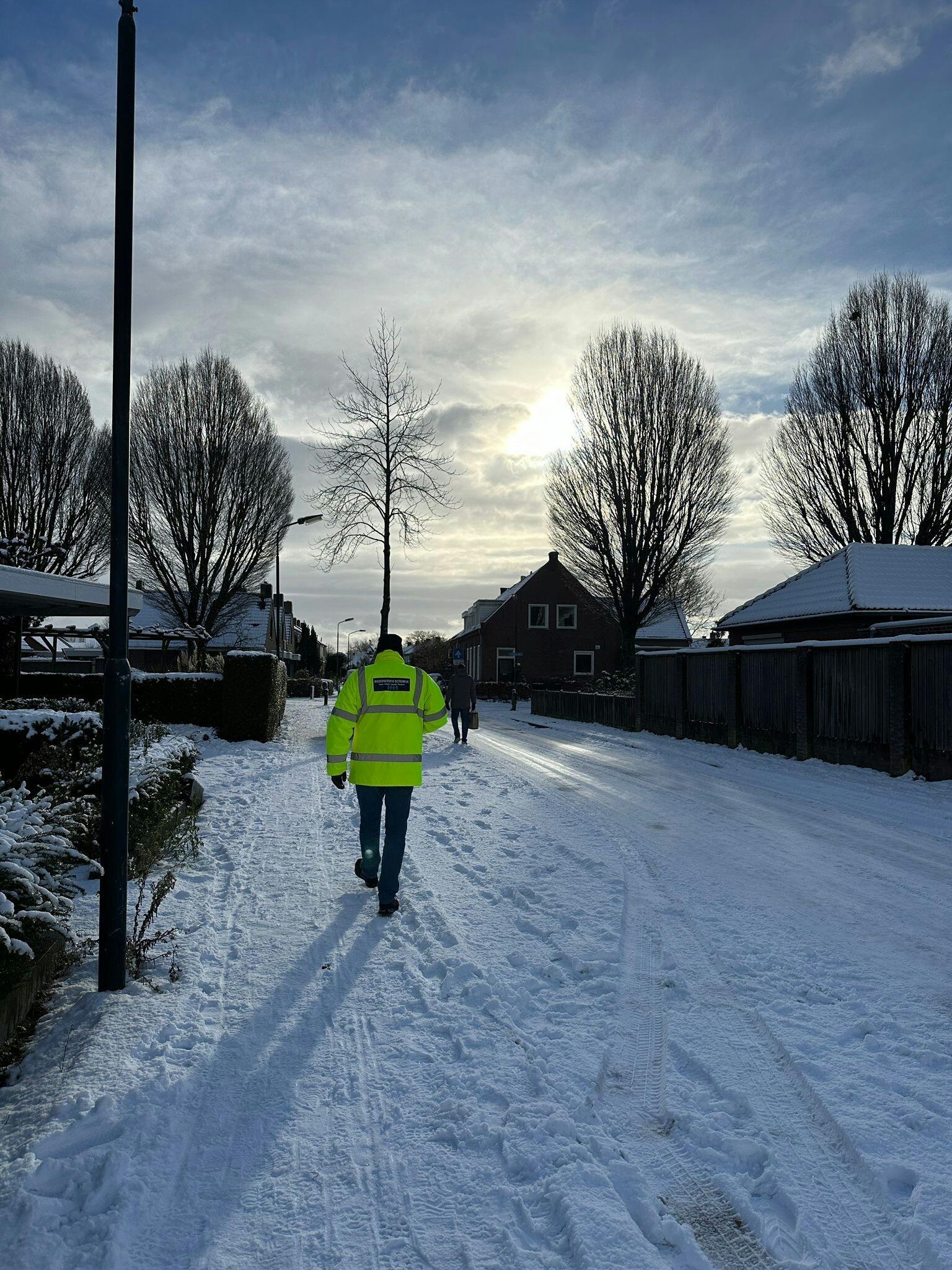 Wie zijn toch die witte figuren?