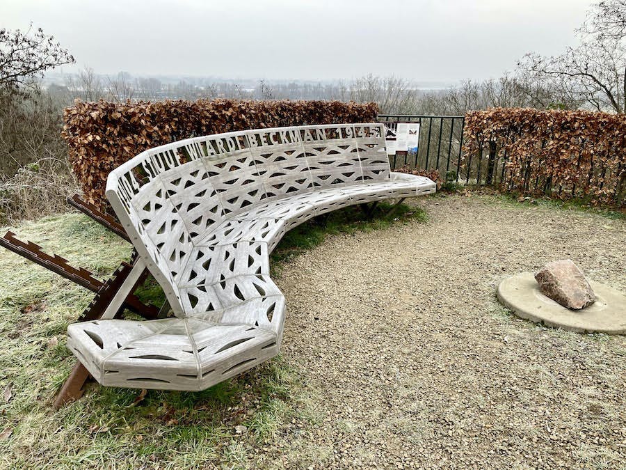 Verstopt monumentje in Nijmegen-Oost - gemeente: lees even mee!