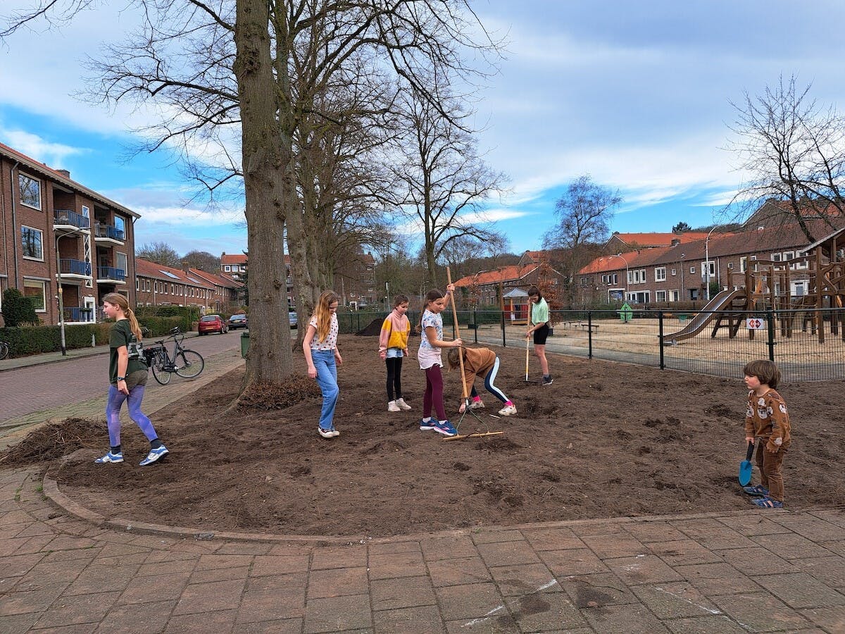 Er wordt hard gewerkt aan het buurtvoedselbos Hengstdal!