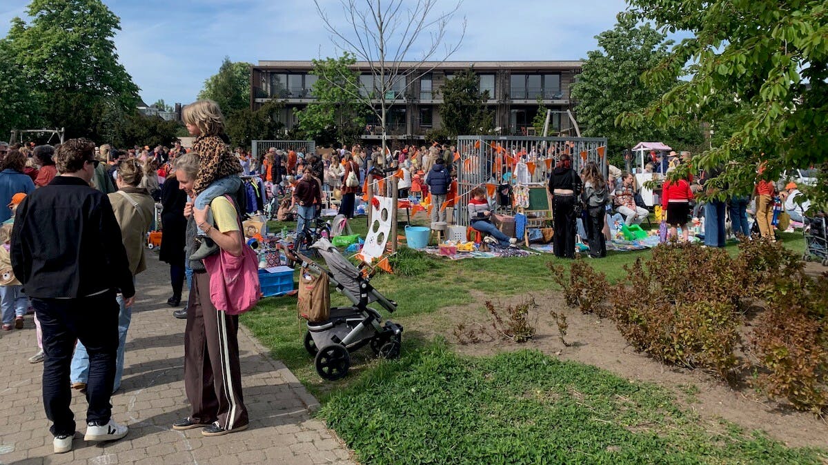 Koningsdag 2026: Veel buurtgenoten in een druk en zonnig Truus Mastpark