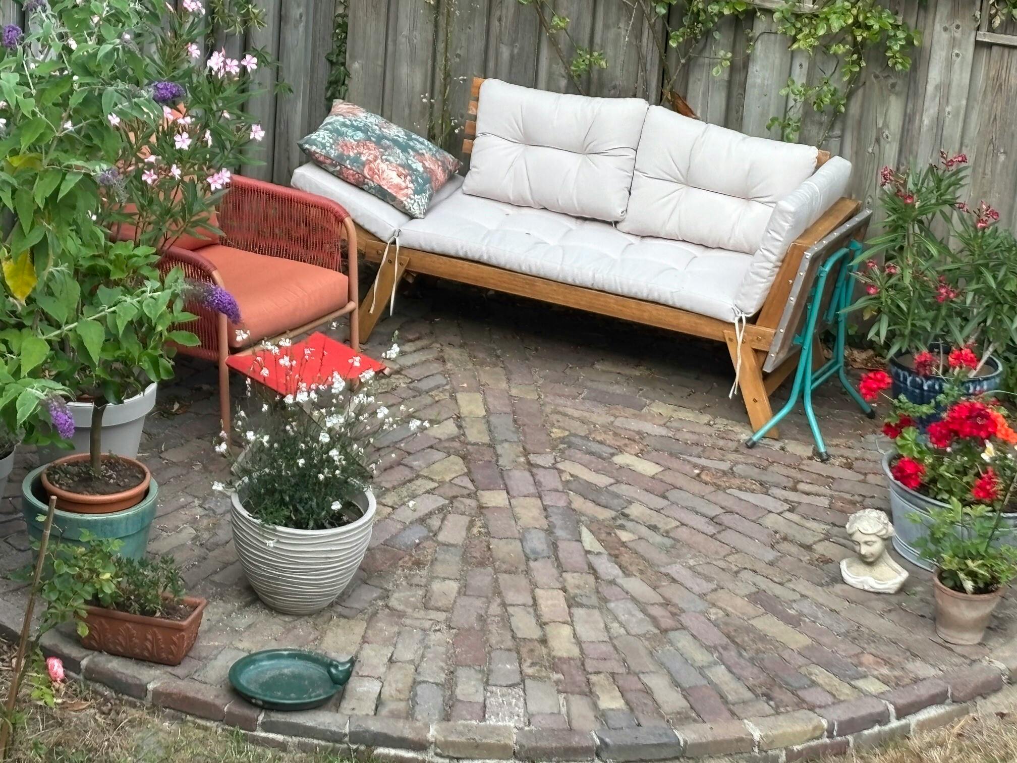 De wandelaar op pad: in de tuin