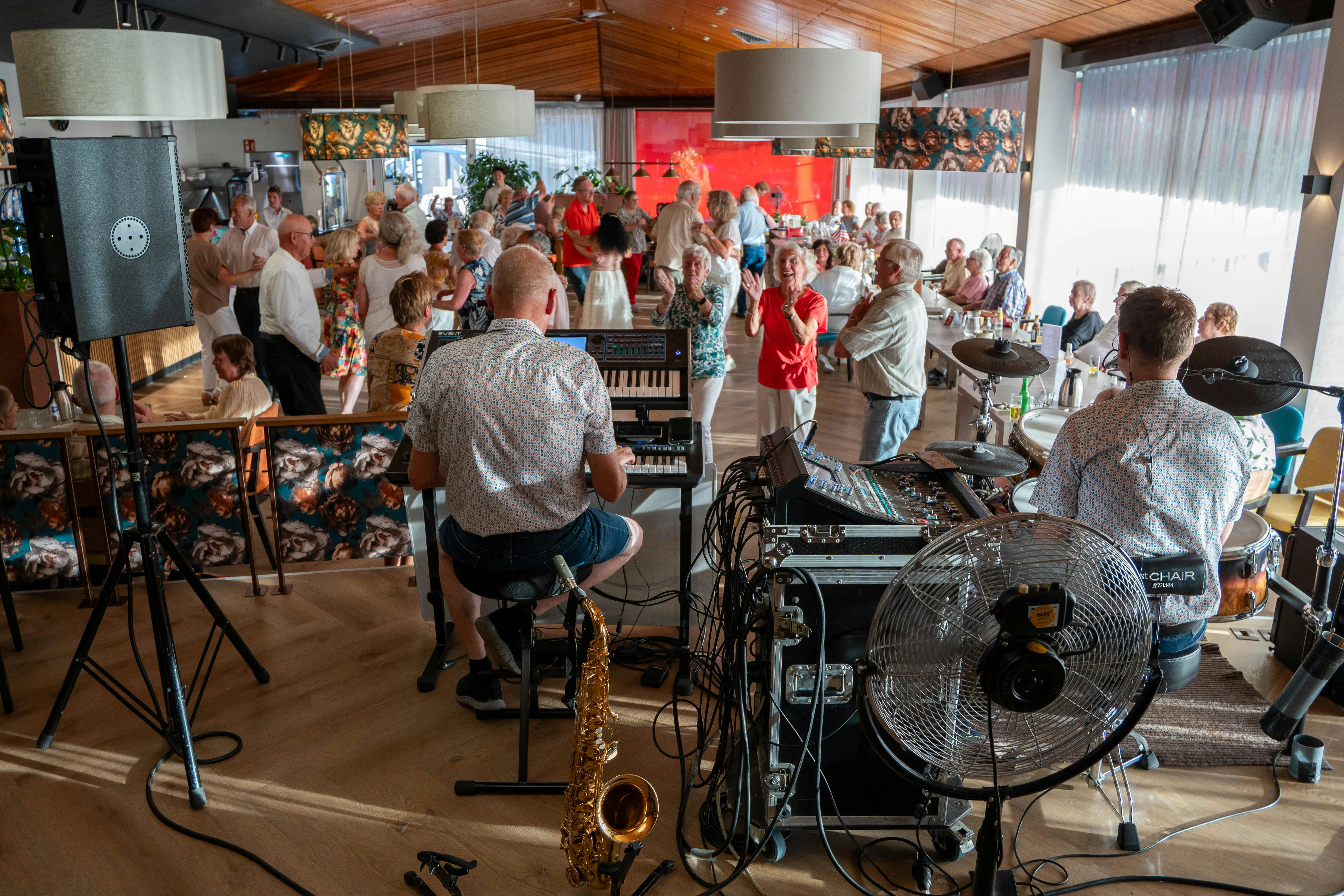Seniorendanscafé met muzikaal duo Jersey
