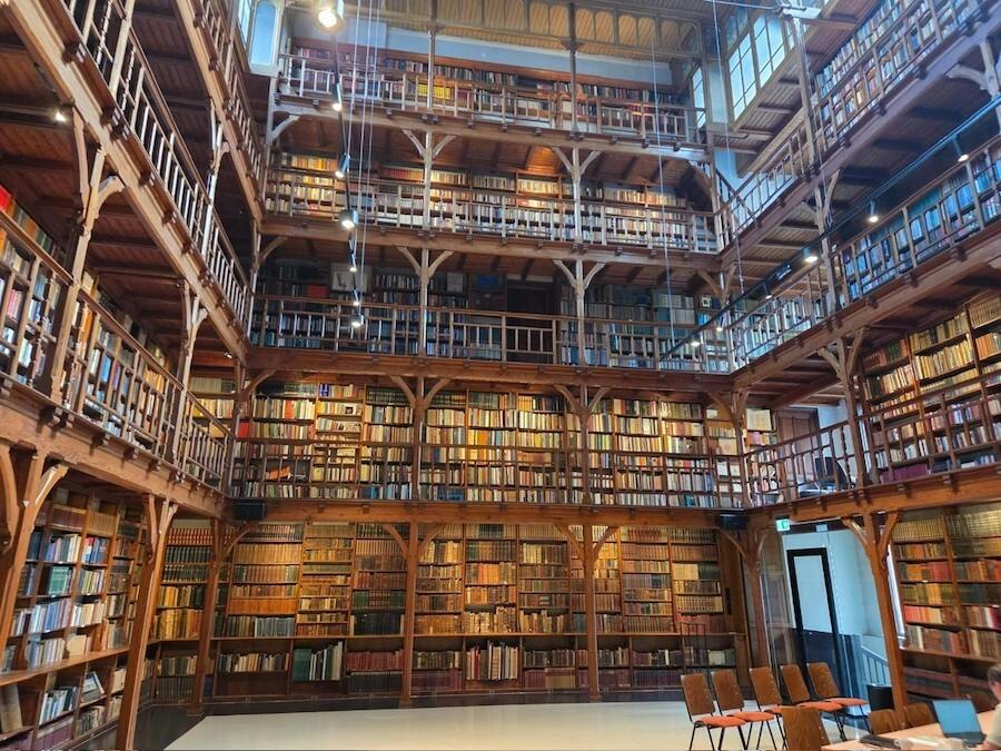 Monumentale Canisiusbibliotheek De Boekerij decor voor kunsttaxatiedag