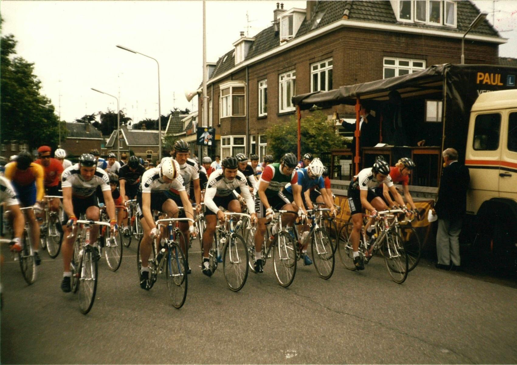 Anton de Wildt stelt boekje over de Ronde van Nijmegen-Oost samen